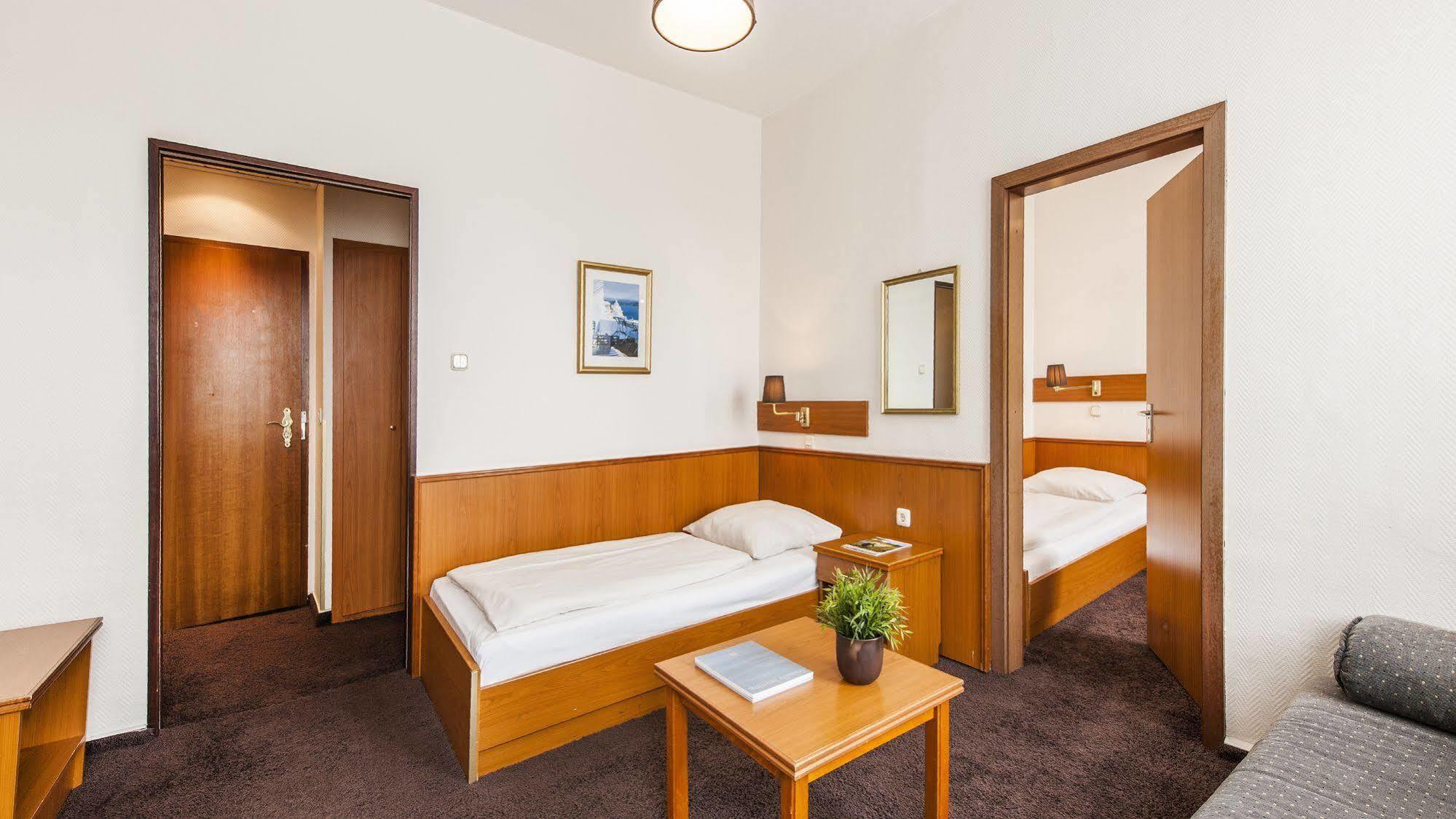 ליבק Hotel Jensen מראה חיצוני תמונה