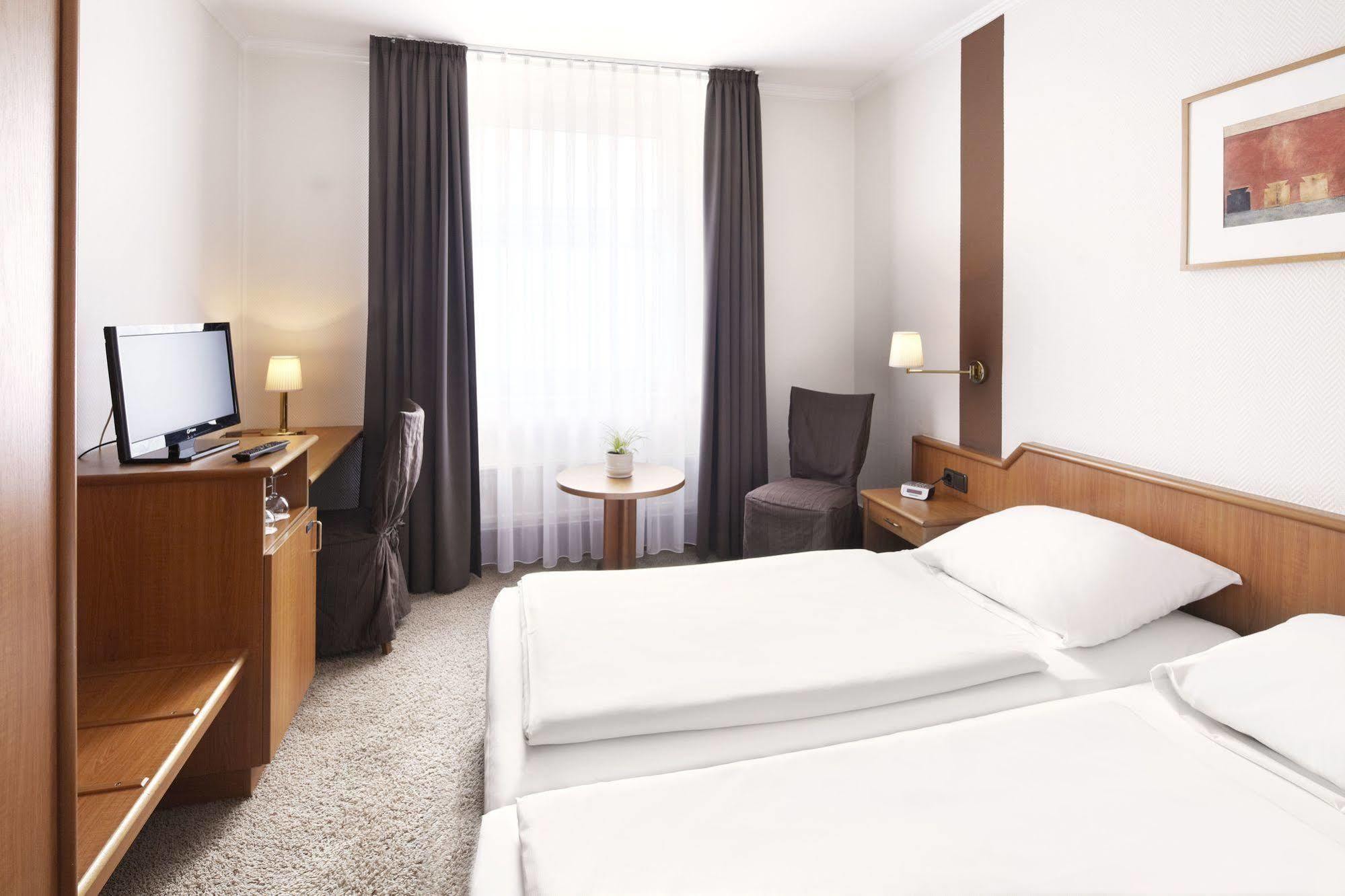 ליבק Hotel Jensen מראה חיצוני תמונה